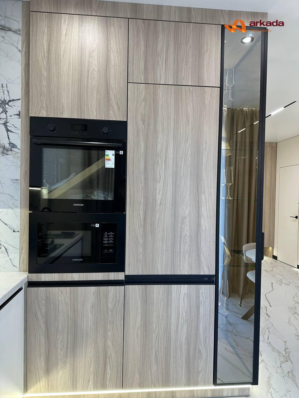 Продаж квартири з дизайнерським ремонтом та приватною ділянкою