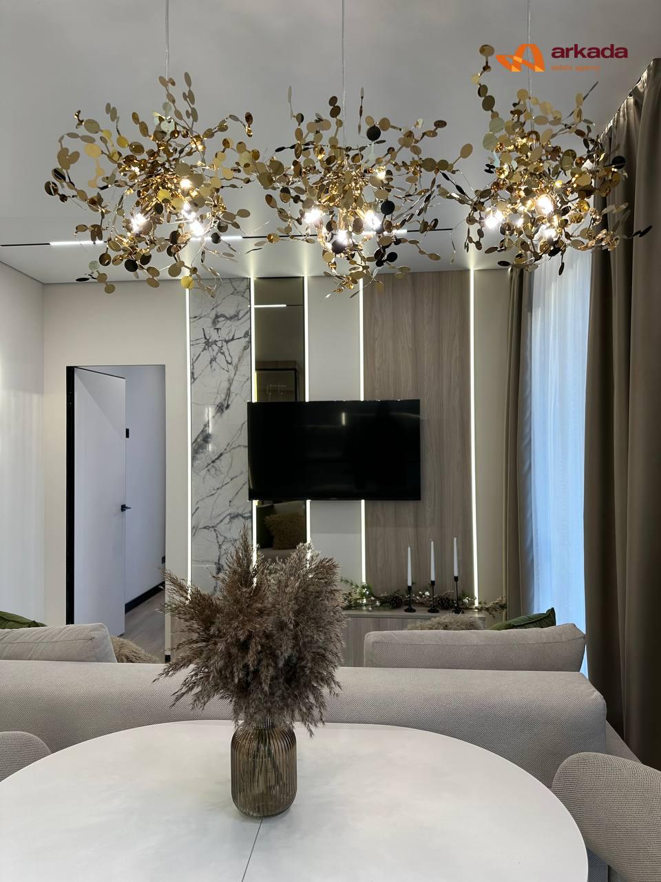 Продаж квартири з дизайнерським ремонтом та приватною ділянкою