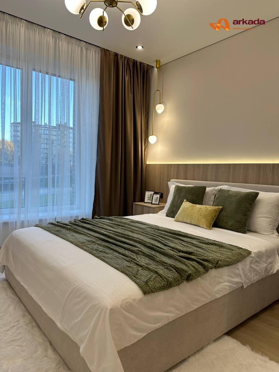 Продаж квартири з дизайнерським ремонтом та приватною ділянкою