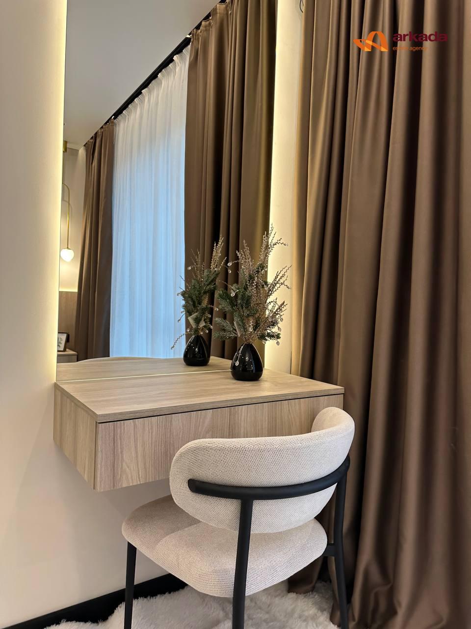 Продаж квартири з дизайнерським ремонтом та приватною ділянкою