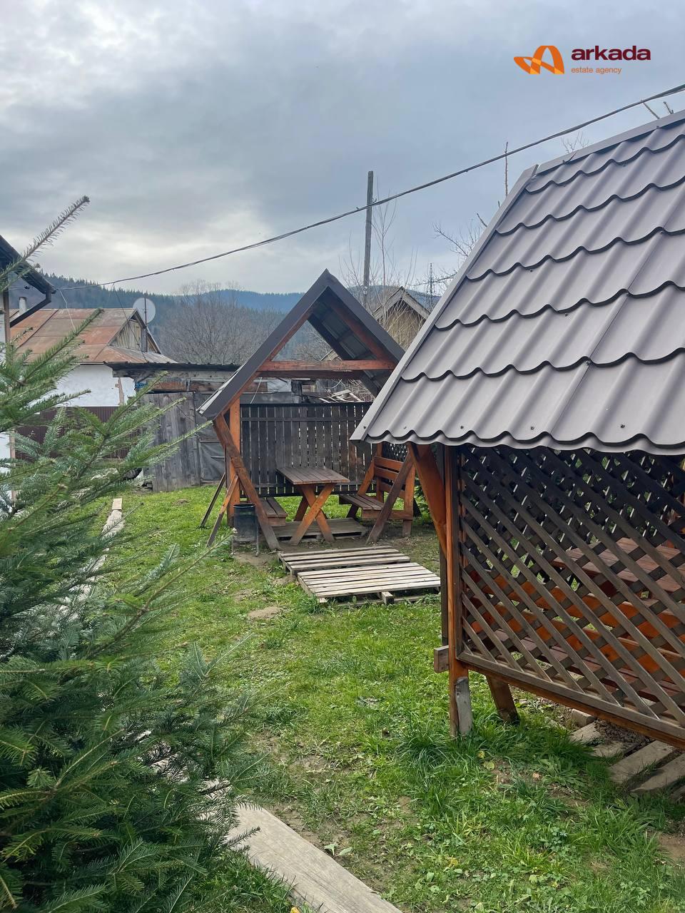 Продаж ресторанного комплексу з котеджами