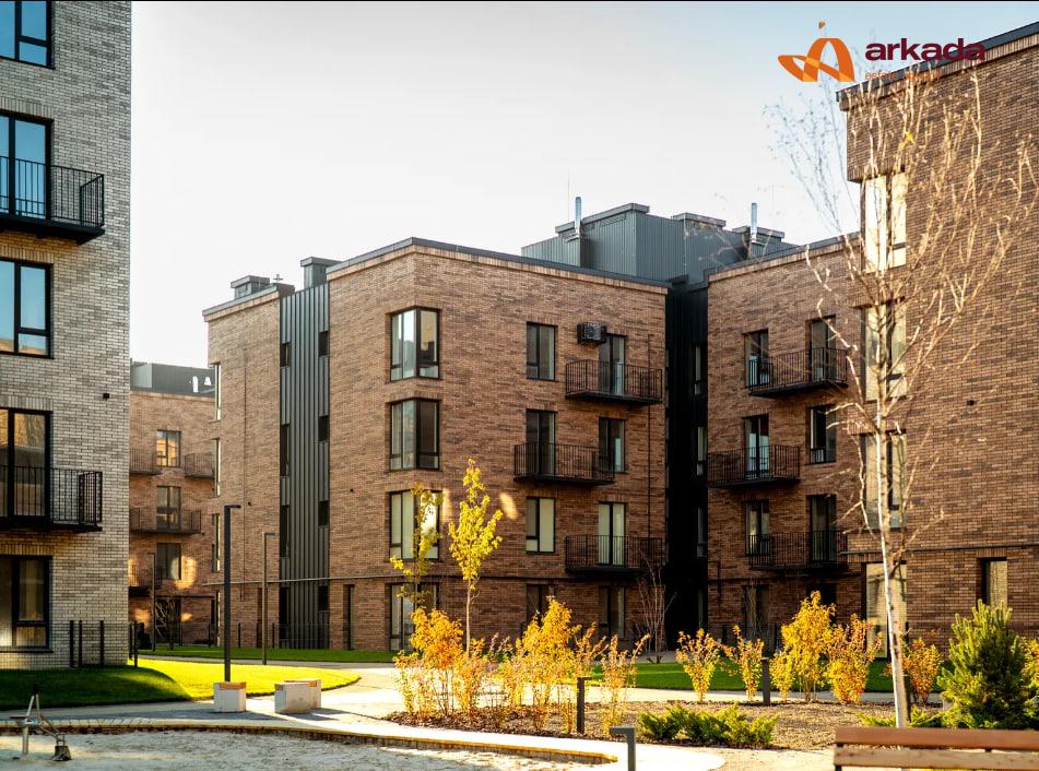 Продам ЖК Долішній , 15 секція сучасна 2 кім квртира з функціоналом 3 кім з великим патіо . Виконані чорнові роборти .