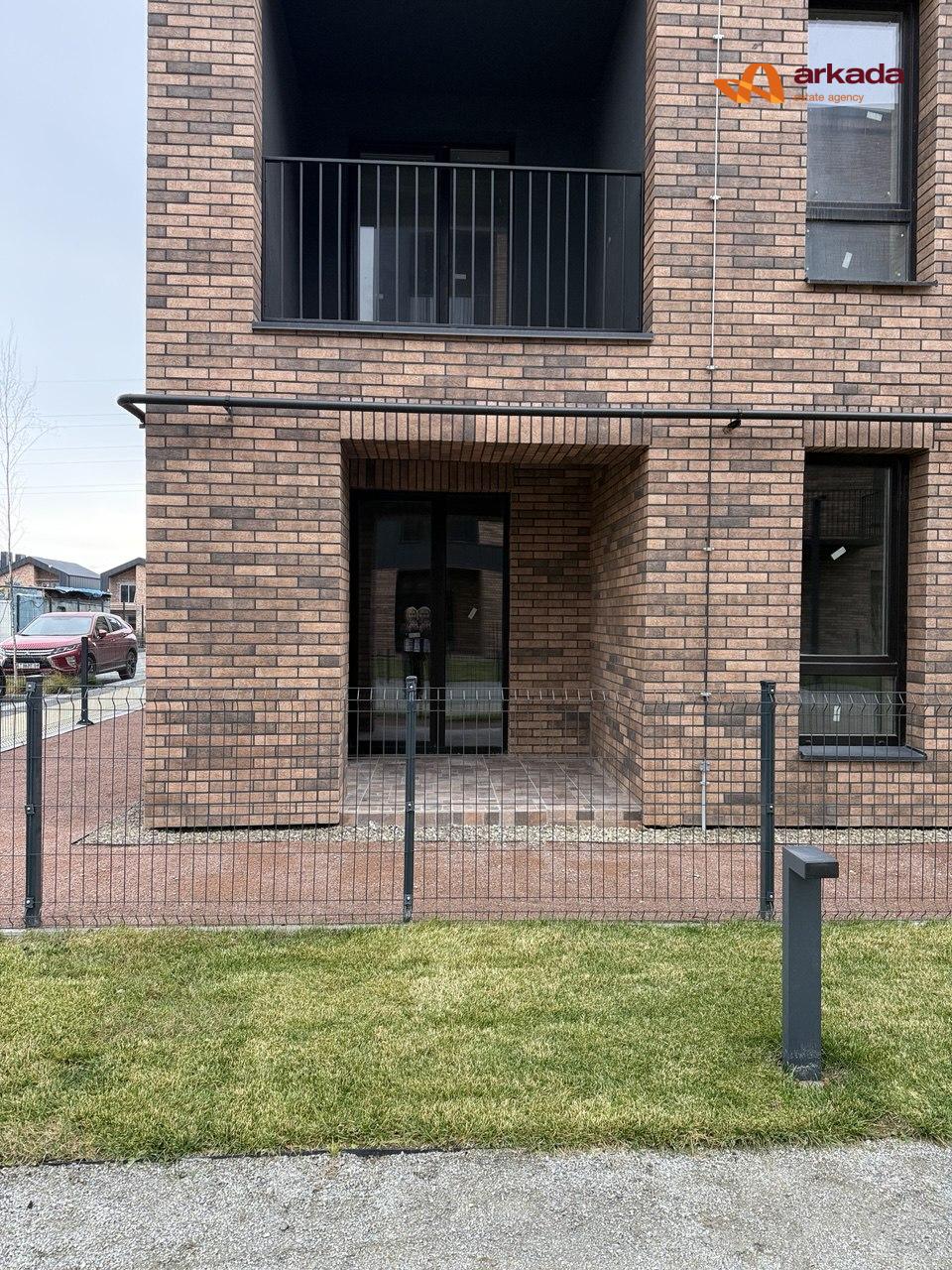 Продам ЖК Долішній , 15 секція сучасна 2 кім квртира з функціоналом 3 кім з великим патіо . Виконані чорнові роборти .