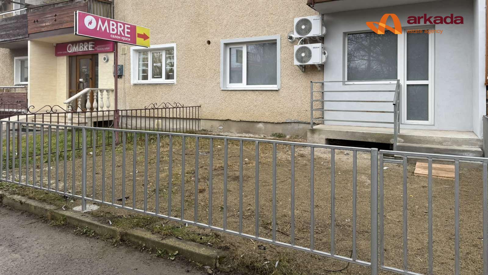 Двокімнатна квартира в центрі Богородчан із власною ділянкою.