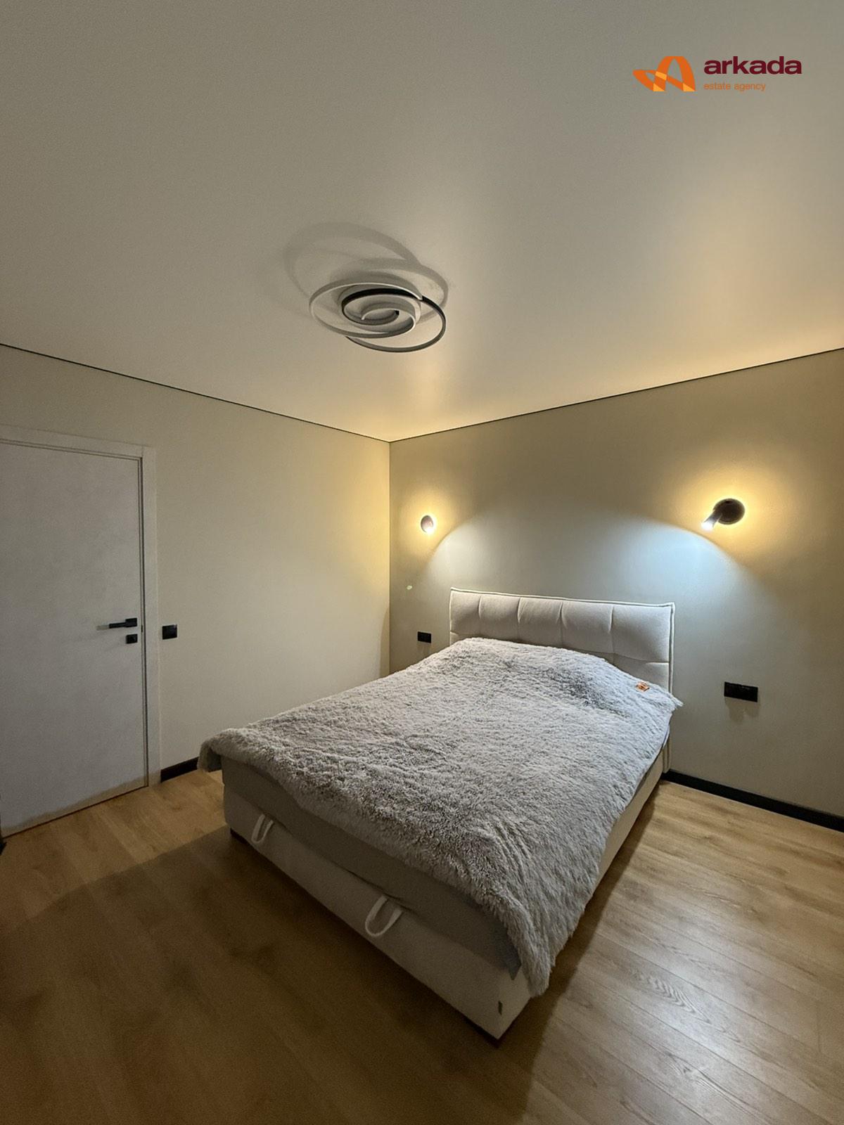 Двокімнатна квартира в центрі Богородчан із власною ділянкою.