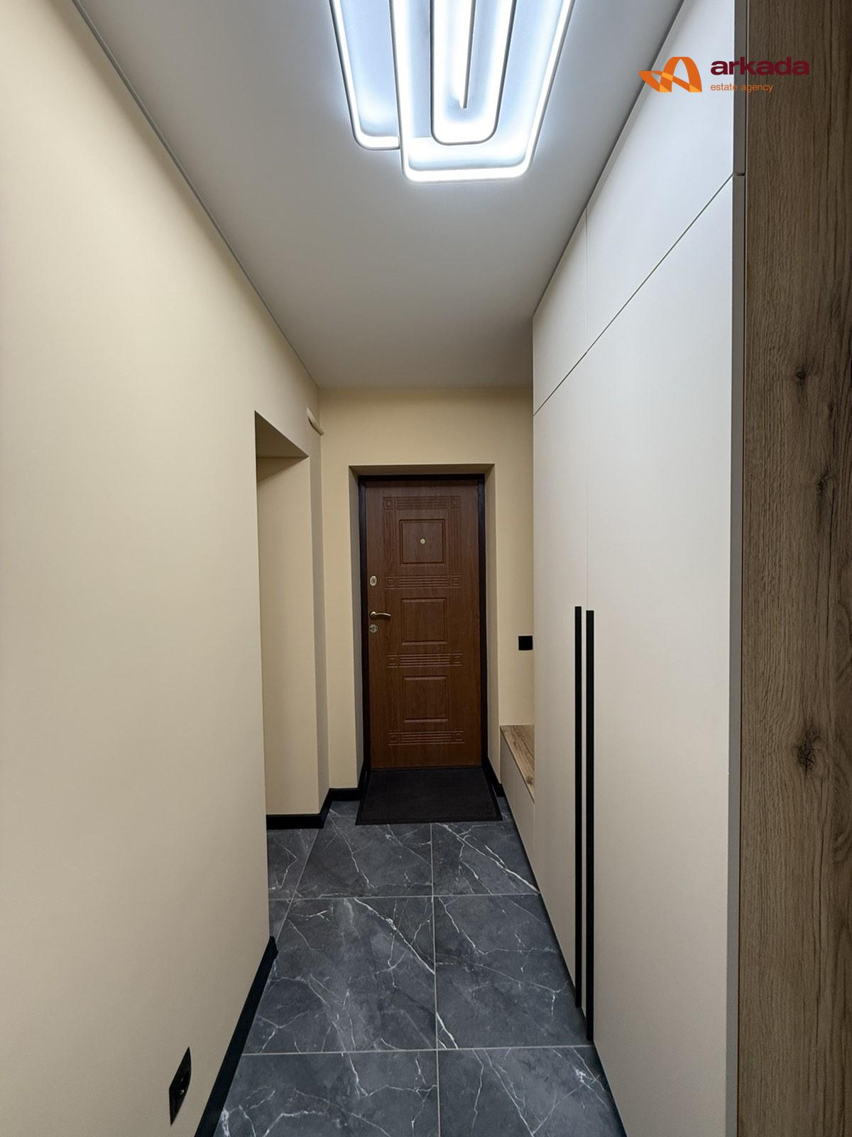 Двокімнатна квартира в центрі Богородчан із власною ділянкою.