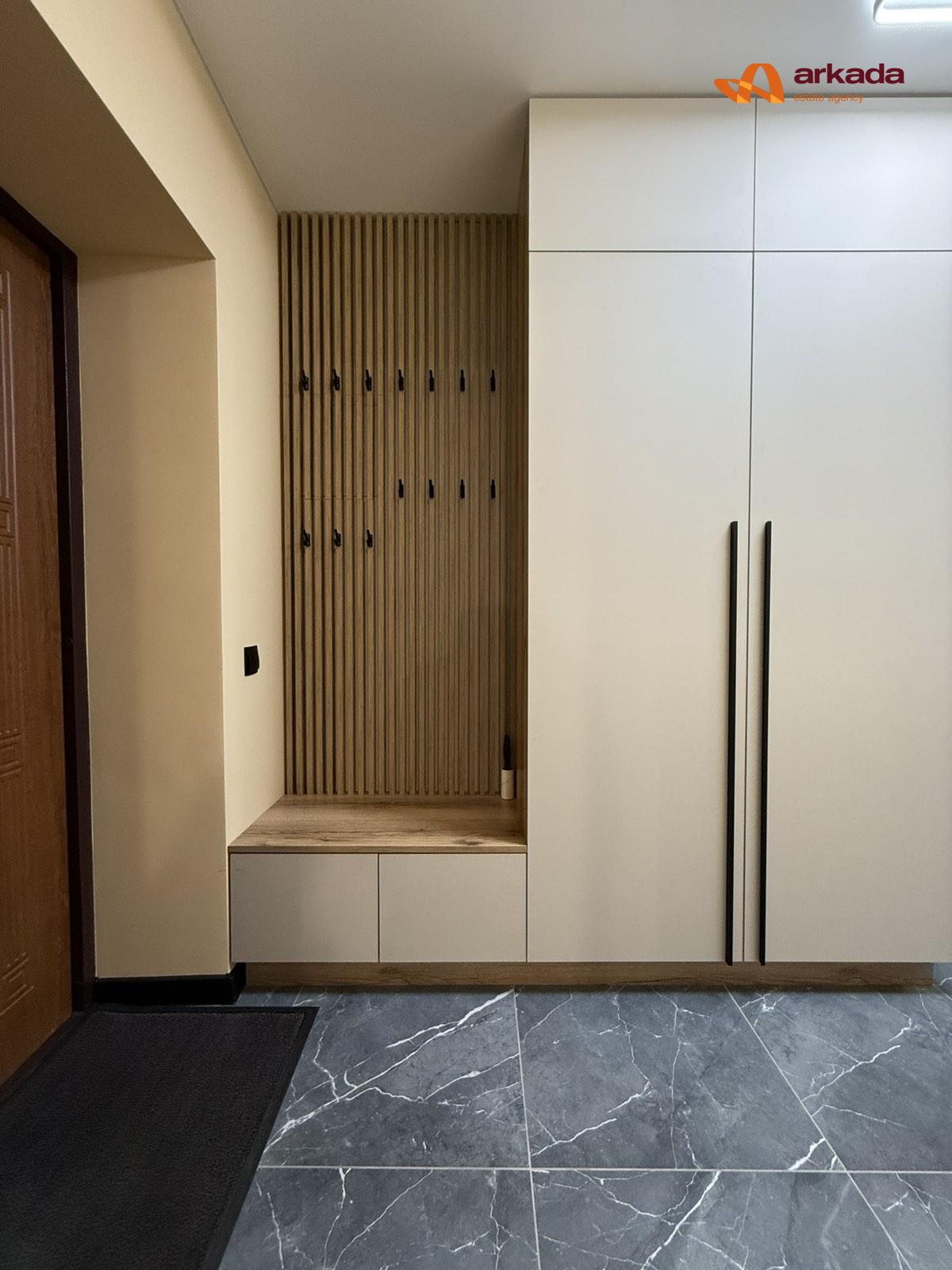 Двокімнатна квартира в центрі Богородчан із власною ділянкою.