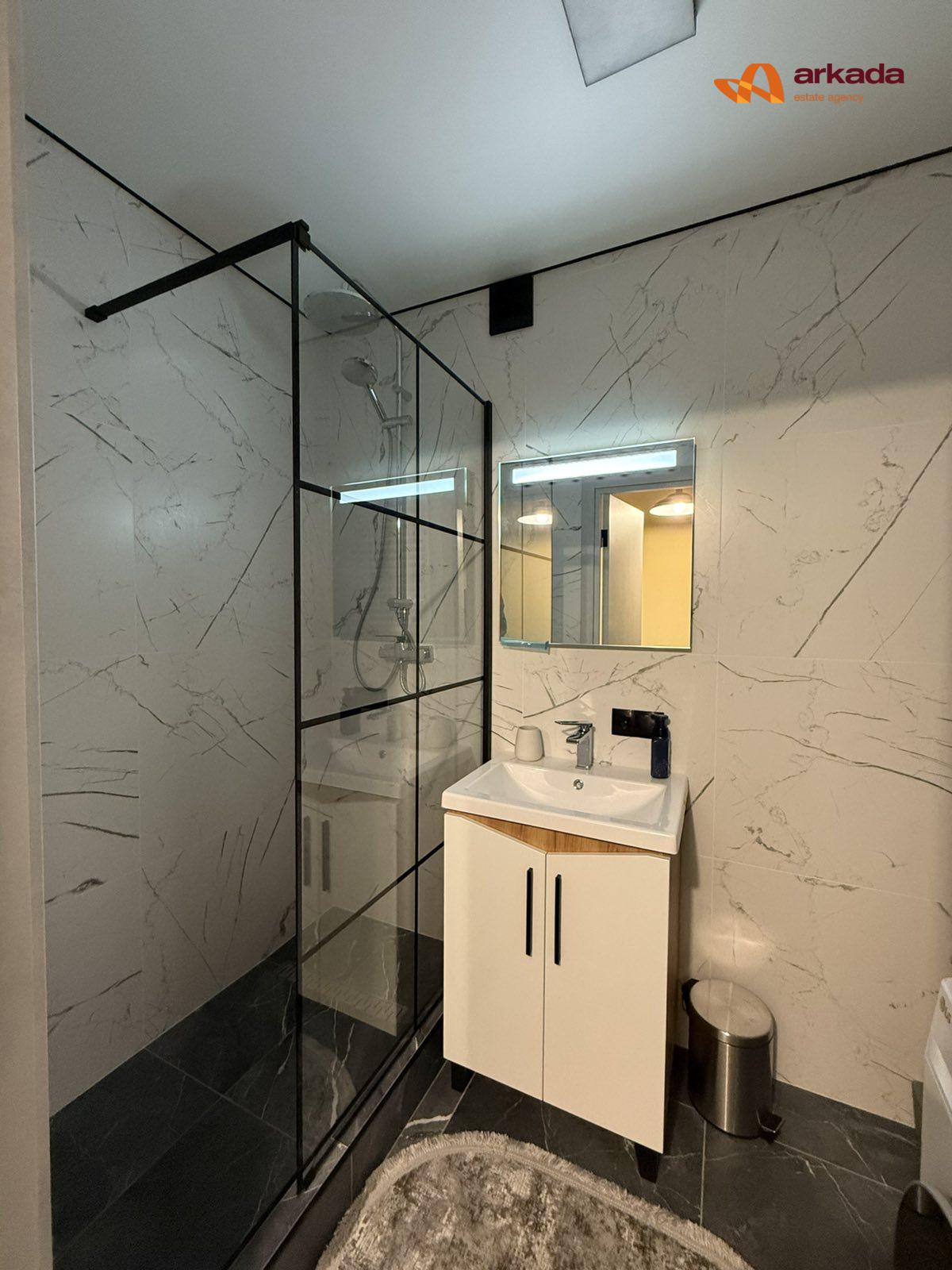 Двокімнатна квартира в центрі Богородчан із власною ділянкою.