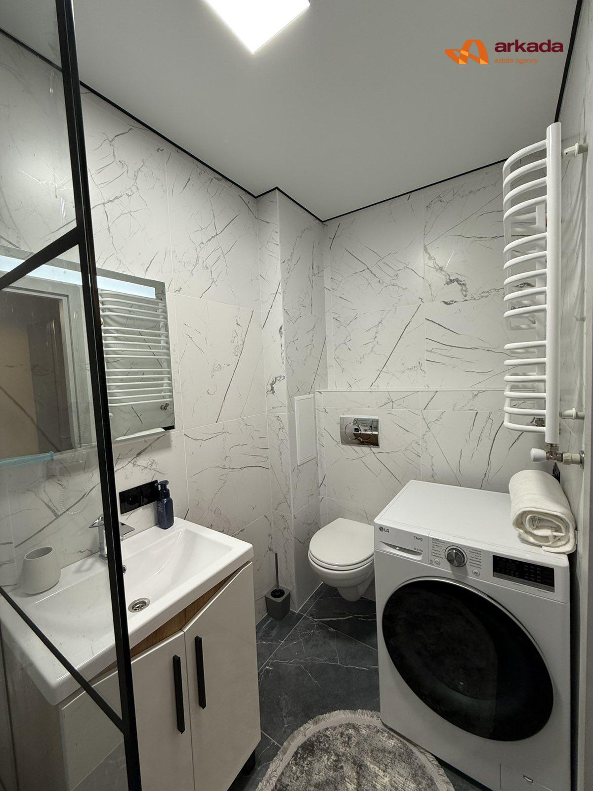 Двокімнатна квартира в центрі Богородчан із власною ділянкою.