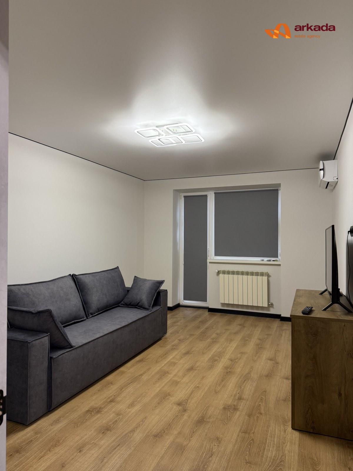 Двокімнатна квартира в центрі Богородчан із власною ділянкою.