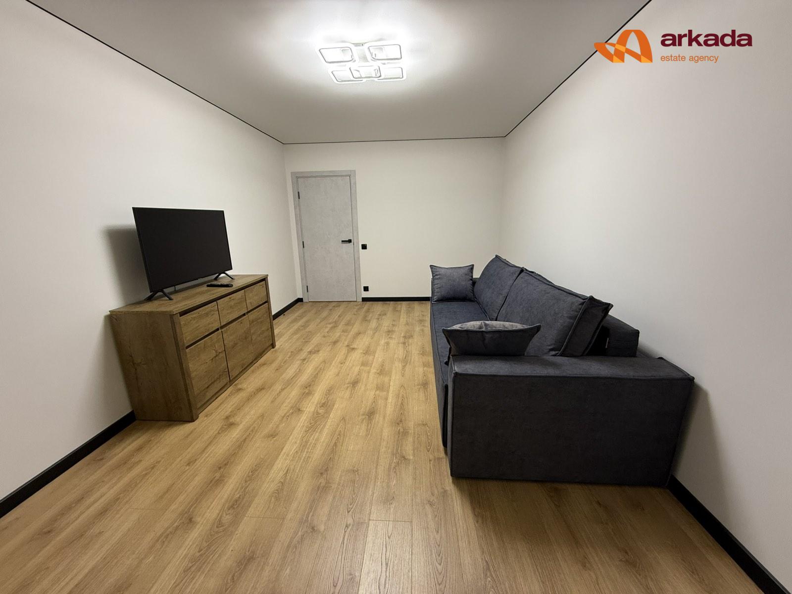 Двокімнатна квартира в центрі Богородчан із власною ділянкою.