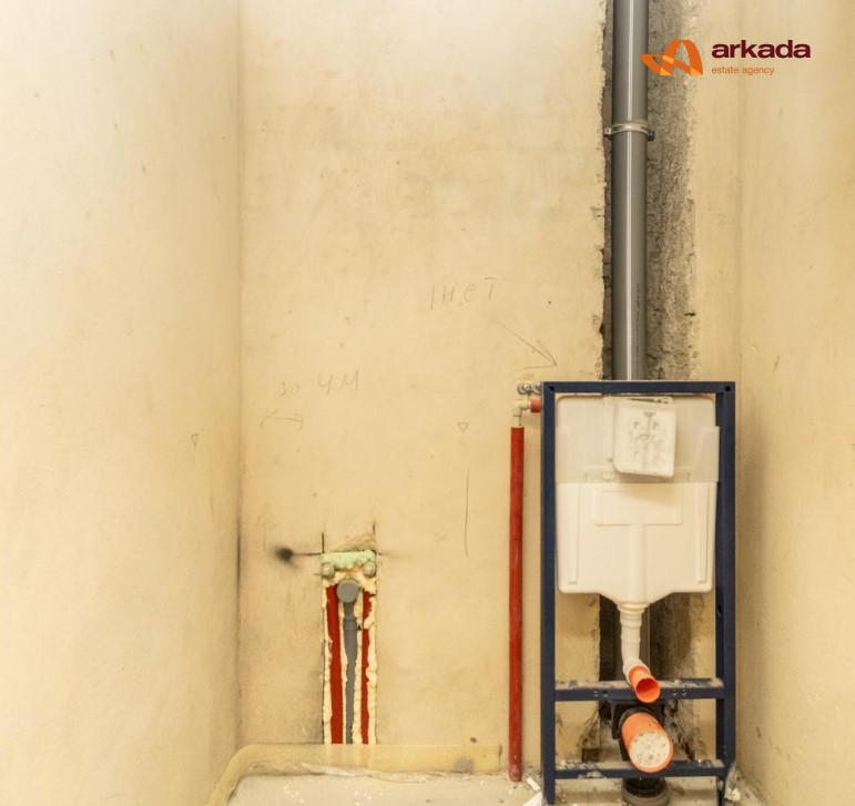 Продам ЖК Долішній , 15 секція сучасна 2 кім квртира з функціоналом 3 кім з великим патіо . Виконані чорнові роборти .