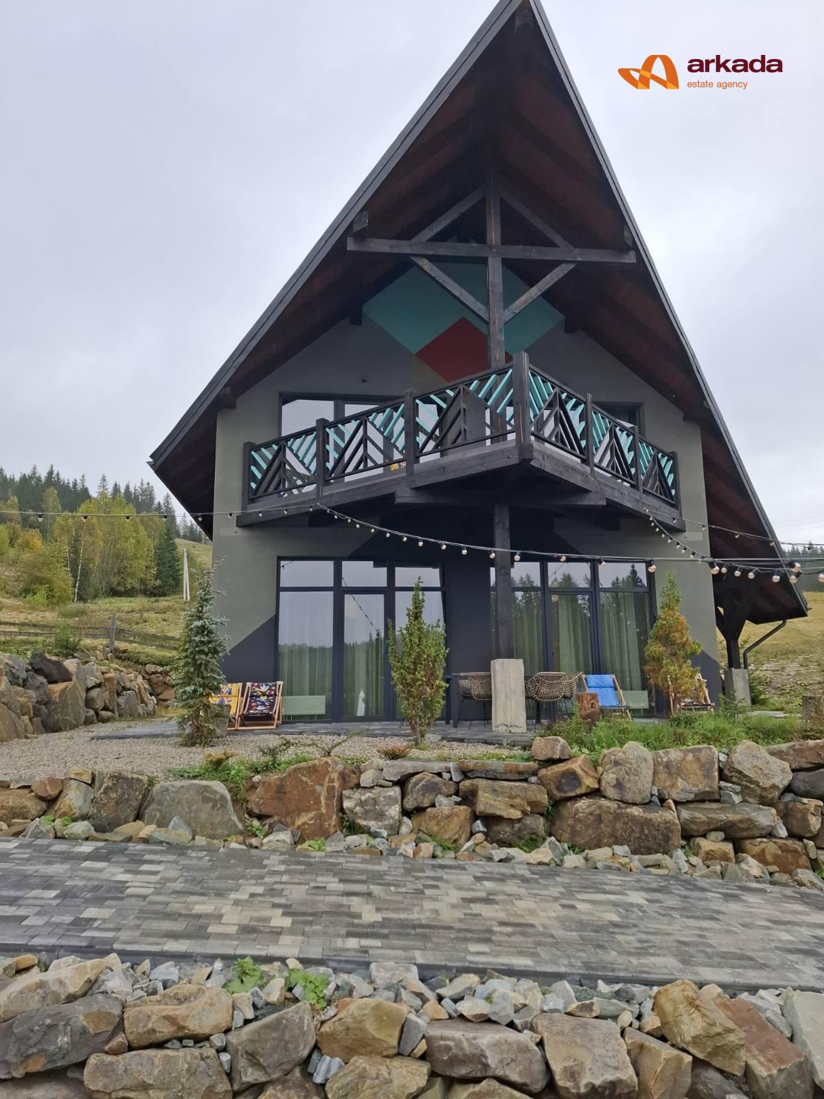 Продається сучасний котеджний комплекс в серці Карпат. Працюючий бізнес!