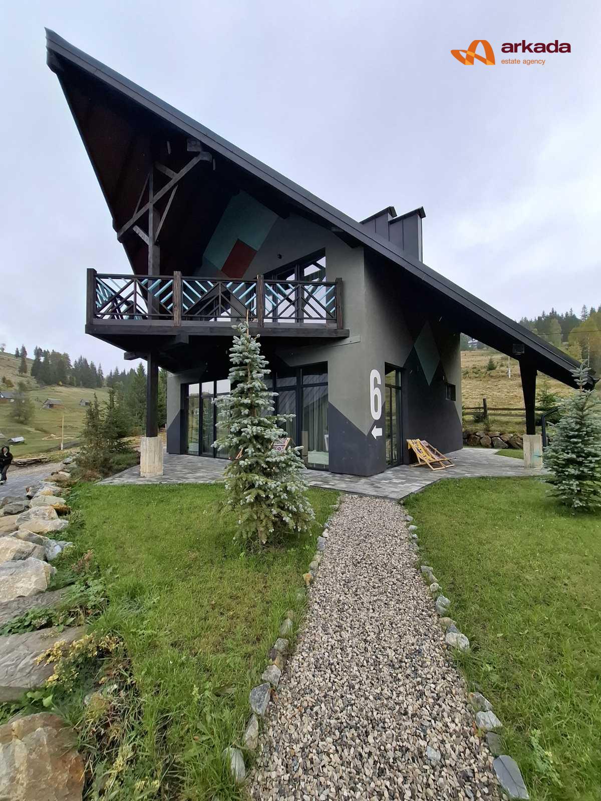 Продається сучасний котеджний комплекс в серці Карпат. Працюючий бізнес!