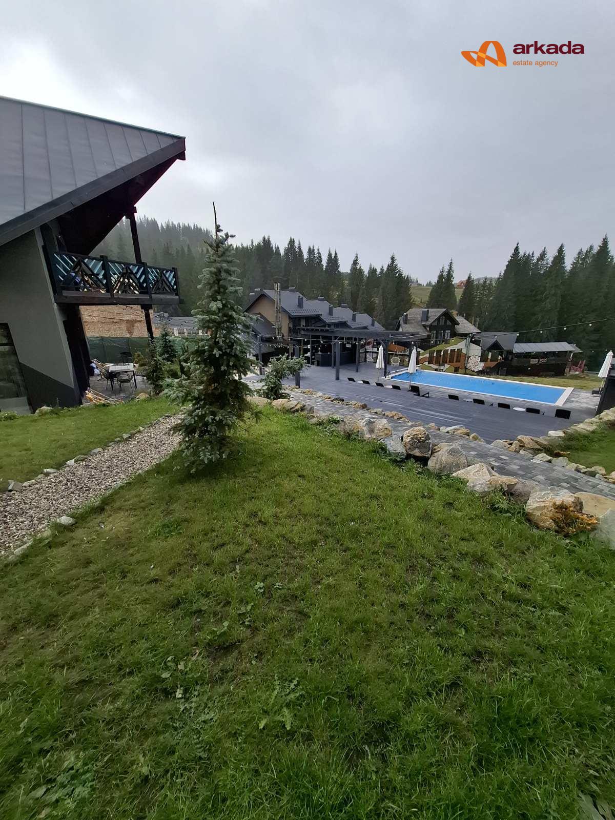 Продається сучасний котеджний комплекс в серці Карпат. Працюючий бізнес!