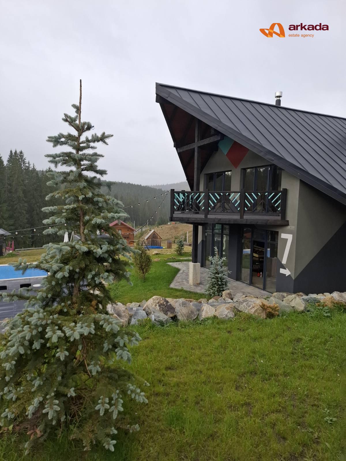 Продається сучасний котеджний комплекс в серці Карпат. Працюючий бізнес!