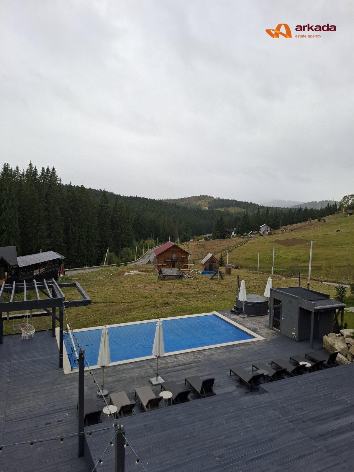 Продається сучасний котеджний комплекс в серці Карпат. Працюючий бізнес!