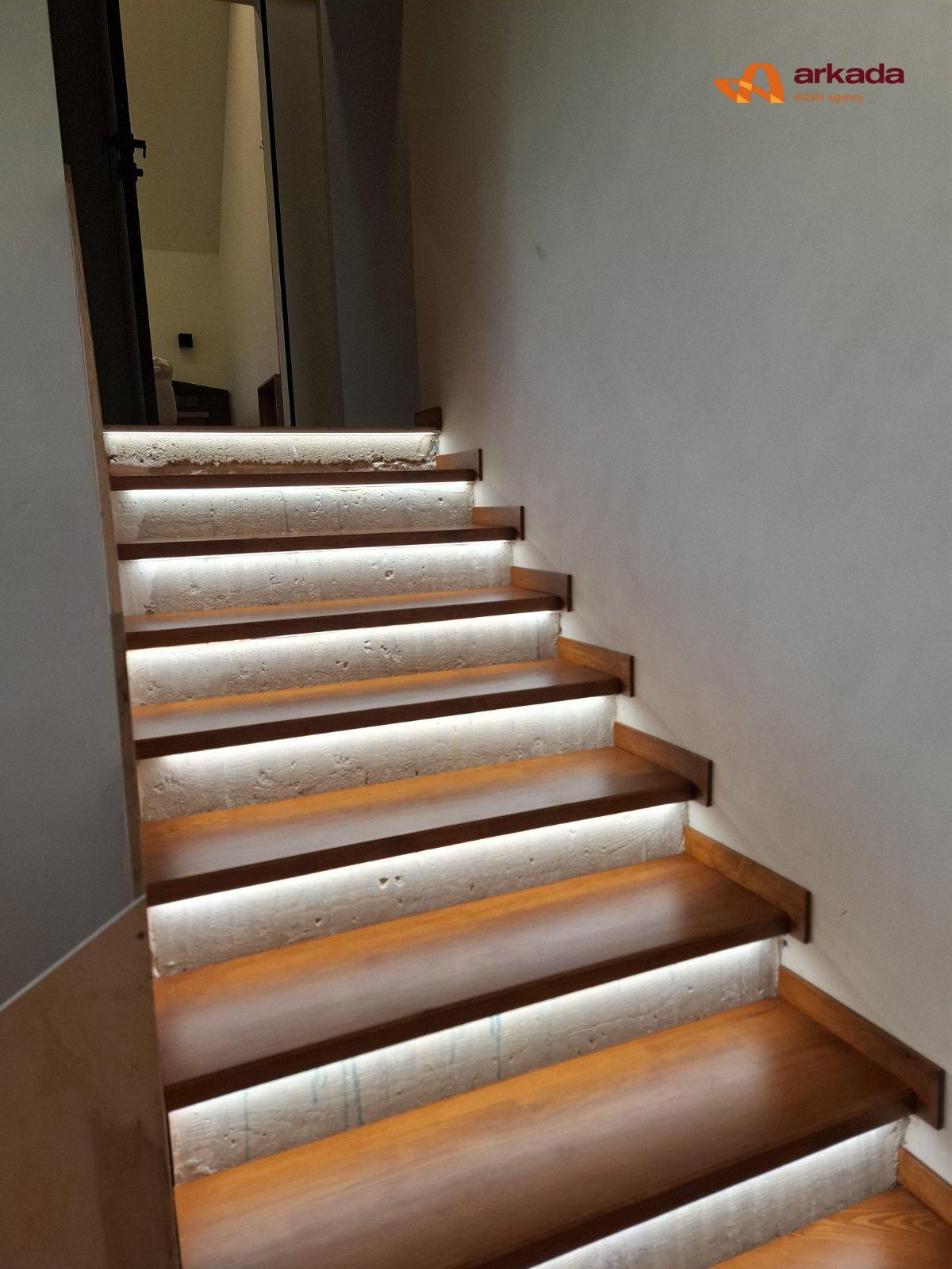 Продається сучасний котеджний комплекс в серці Карпат. Працюючий бізнес!