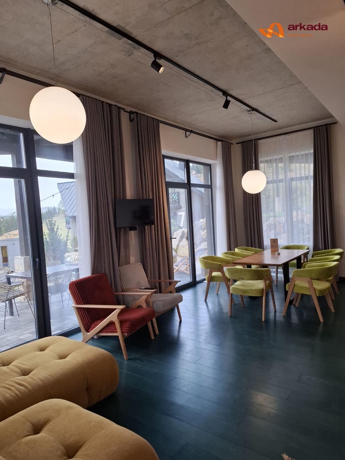 Продається сучасний котеджний комплекс в серці Карпат. Працюючий бізнес!