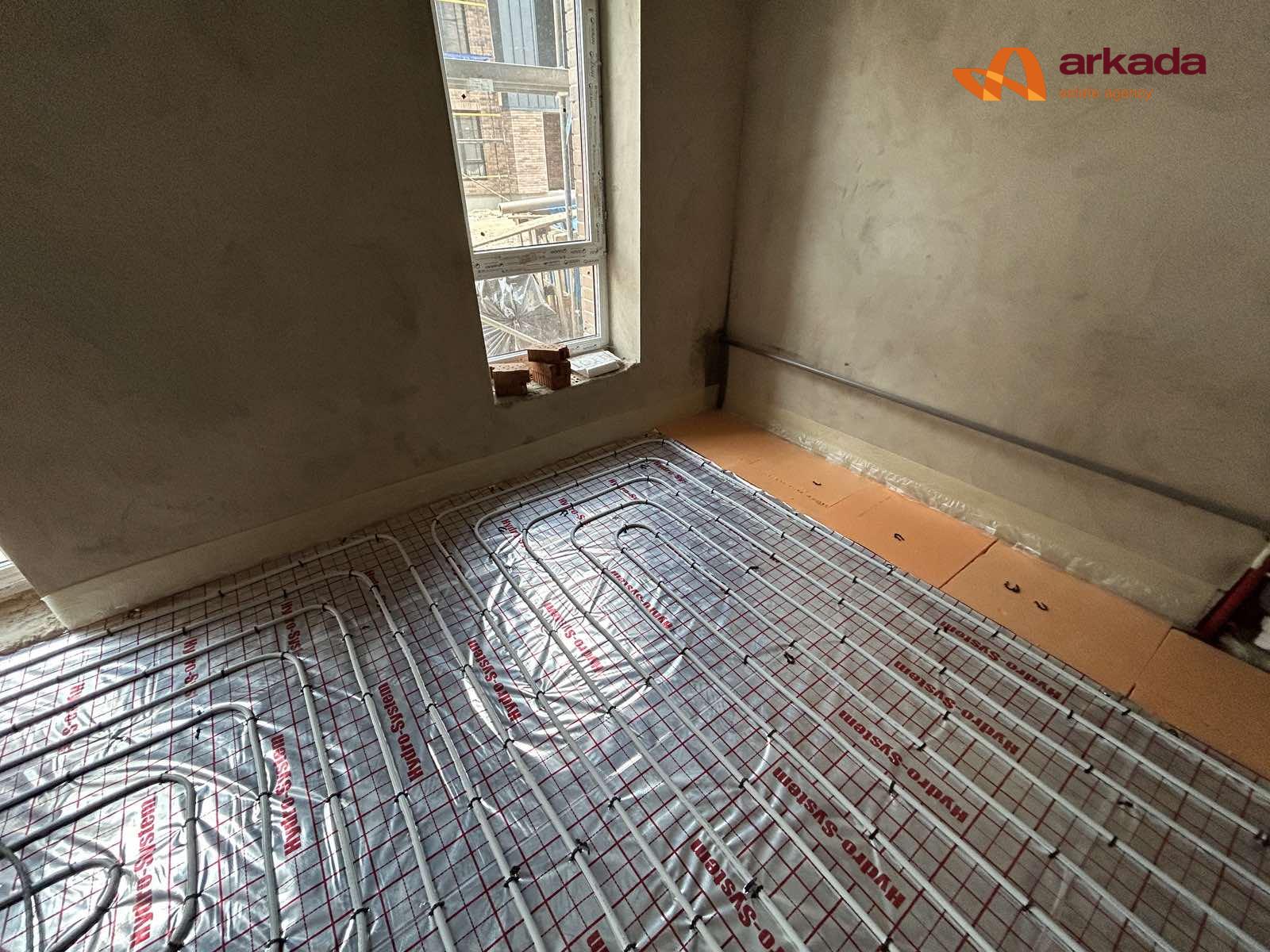 Продам ЖК Долішній , 15 секція сучасна 2 кім квртира з функціоналом 3 кім з великим патіо . Виконані чорнові роборти .