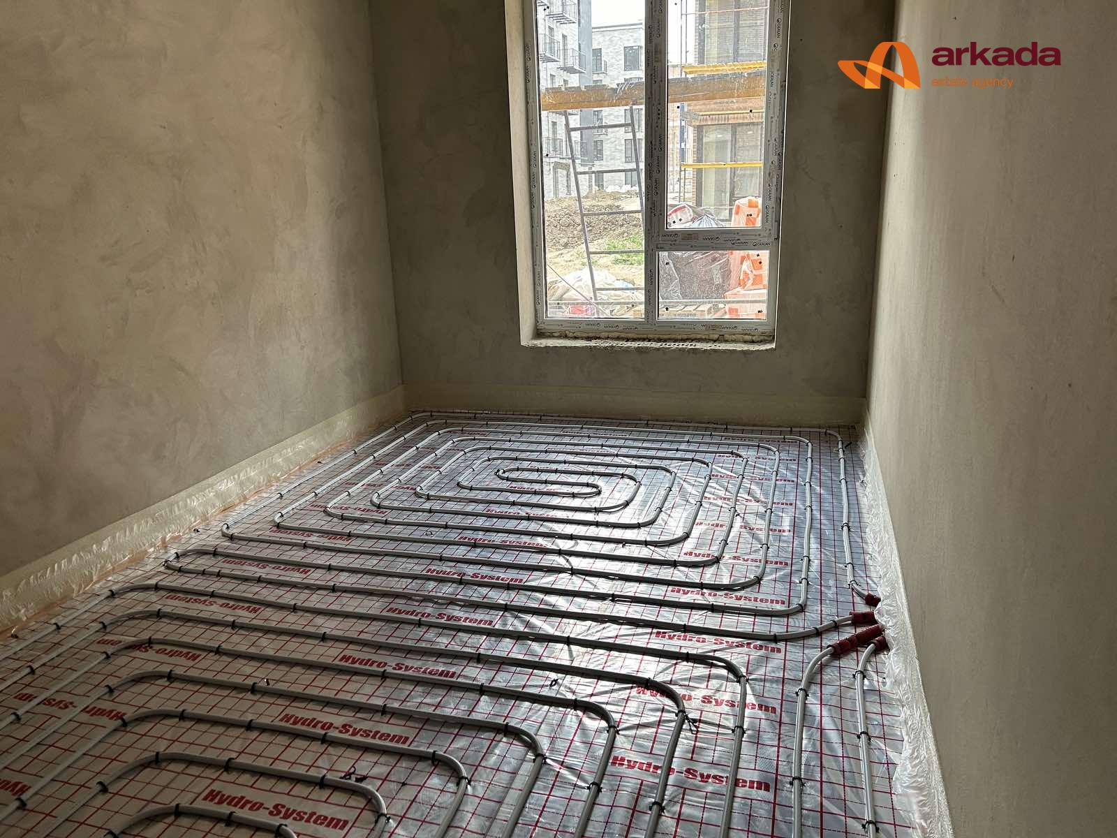 Продам ЖК Долішній , 15 секція сучасна 2 кім квртира з функціоналом 3 кім з великим патіо . Виконані чорнові роборти .