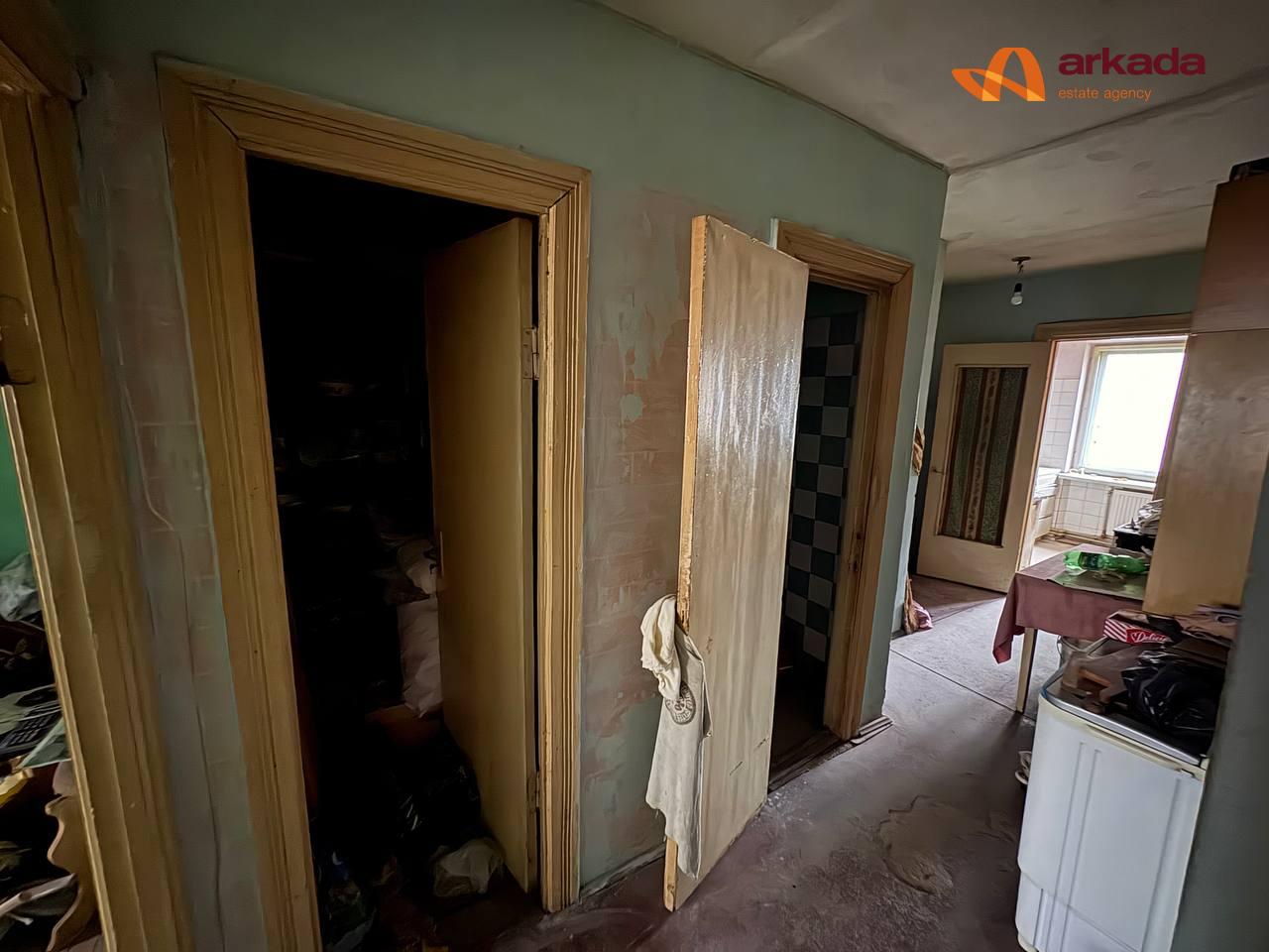 Продаж 3 кімнатної квартири під ремонт по вул. Вовчинецька