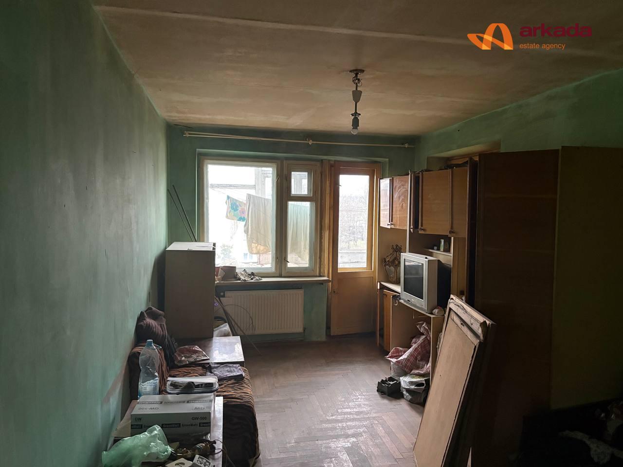 Продаж 3 кімнатної квартири під ремонт по вул. Вовчинецька