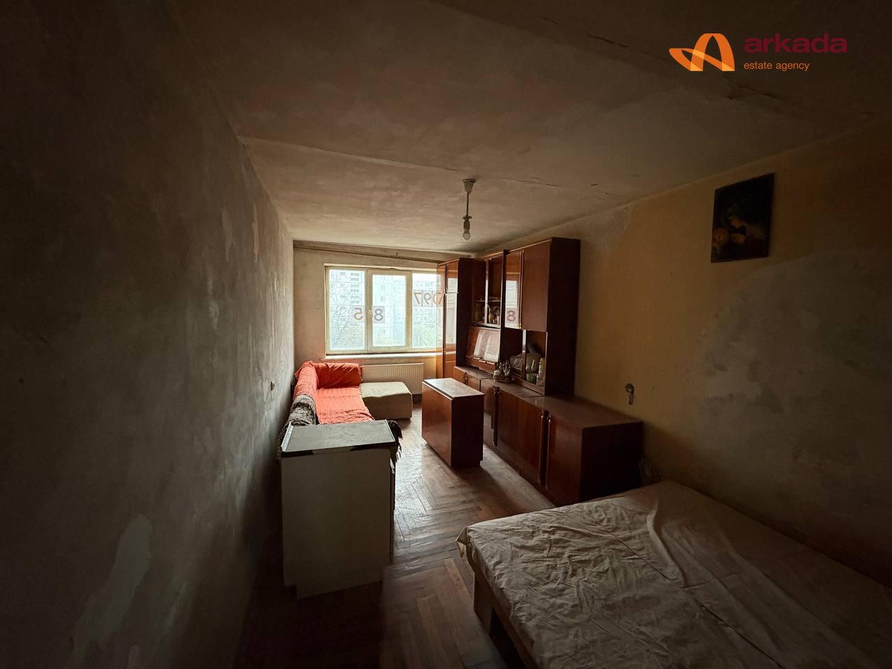 Продаж 3 кімнатної квартири під ремонт по вул. Вовчинецька