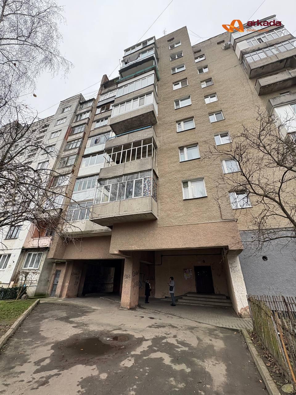 Продаж 3 кімнатної квартири під ремонт по вул. Вовчинецька