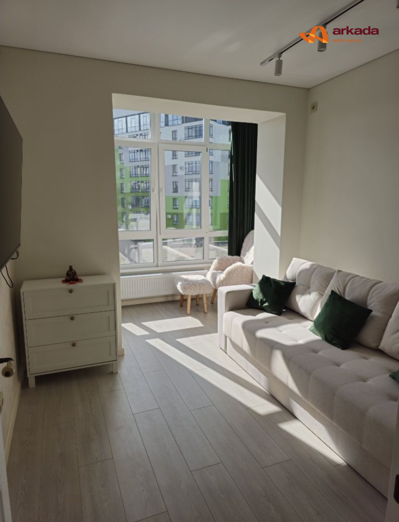 Продаж 1кым Квартири ЖК “Озеро”