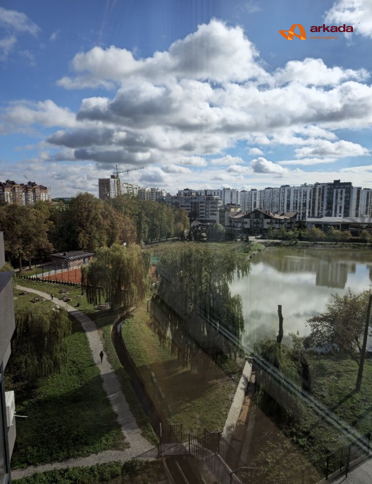 Продаж 1кым Квартири ЖК “Озеро”