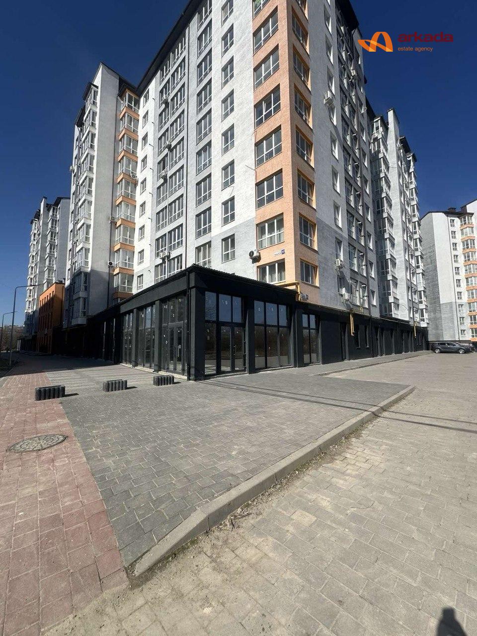 Продам фасадне  комерційне приміщення вільного призначення формату open space заг площею 1000