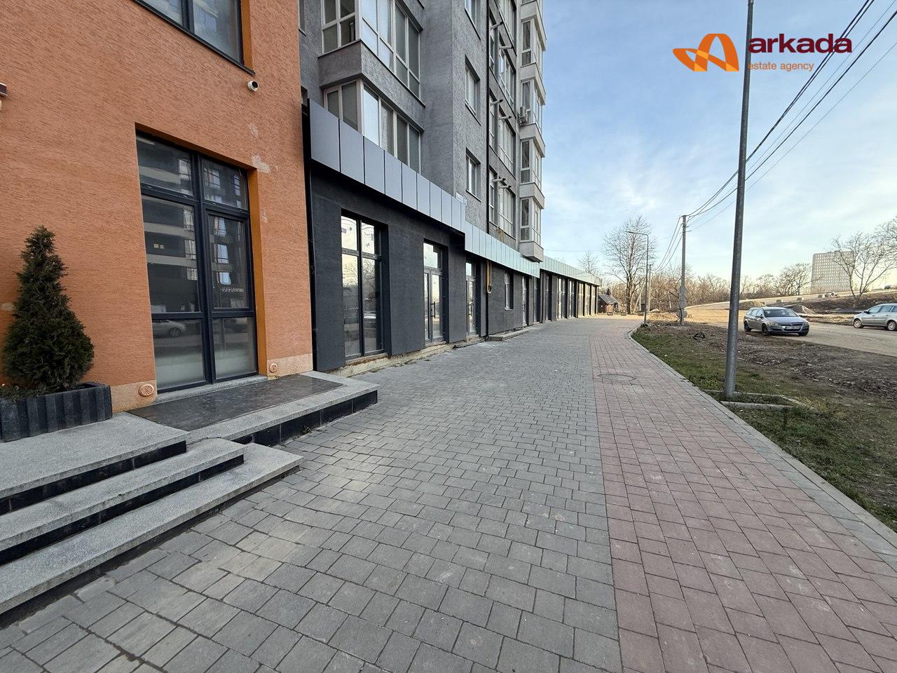 Продам фасадне  комерційне приміщення вільного призначення формату open space заг площею 1000