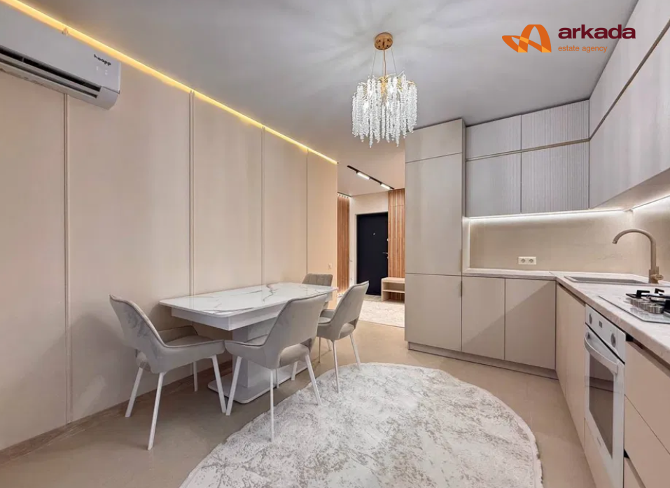 Квартира з дизайнерським ремонтом у житловому комплексі Family Plaza