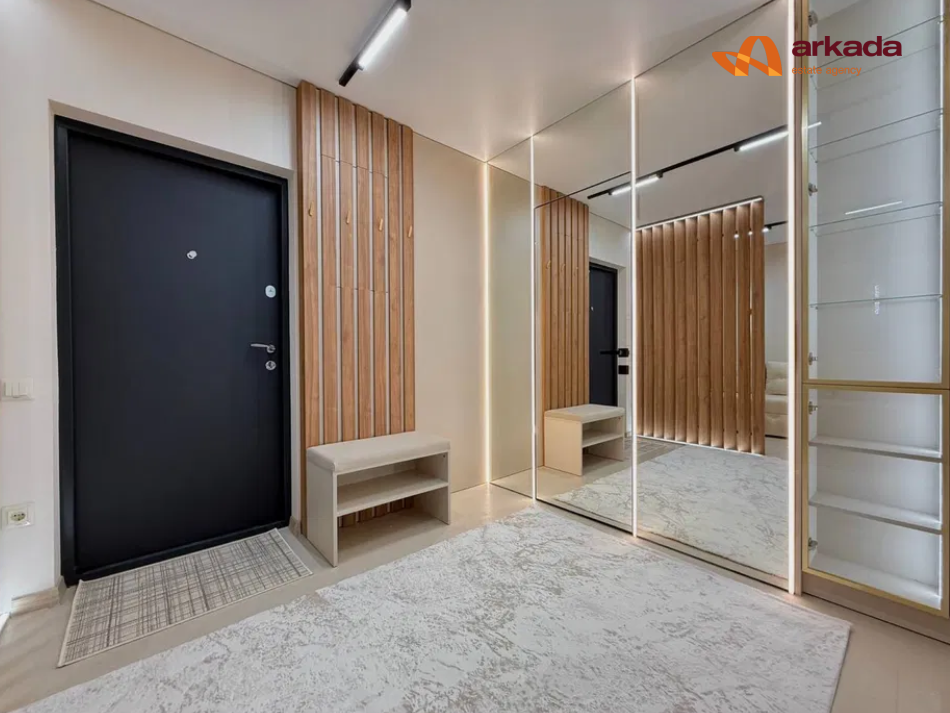 Квартира з дизайнерським ремонтом у житловому комплексі Family Plaza