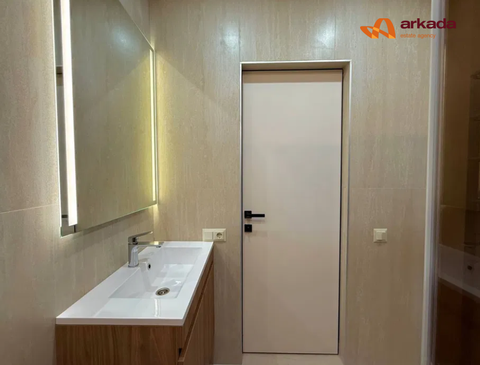 Квартира з дизайнерським ремонтом у житловому комплексі Family Plaza