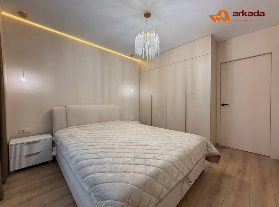 Квартира з дизайнерським ремонтом у житловому комплексі Family Plaza