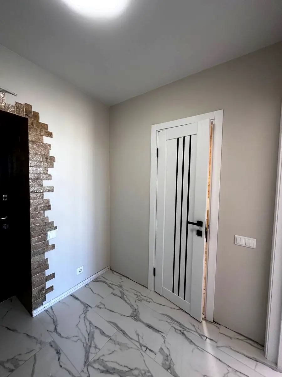 1кім з ремонтом в обжитій новобудові