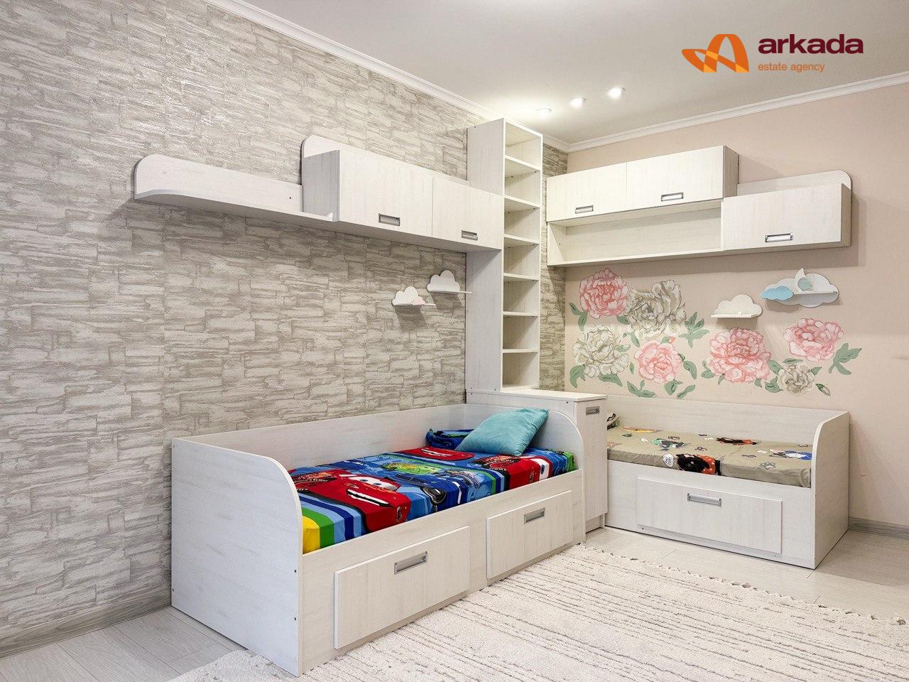 Продаж 4-кімнатної видової квартири, 108 м², район Довженка 1240 $ м2 в обжитій новобудові з закритим двором .