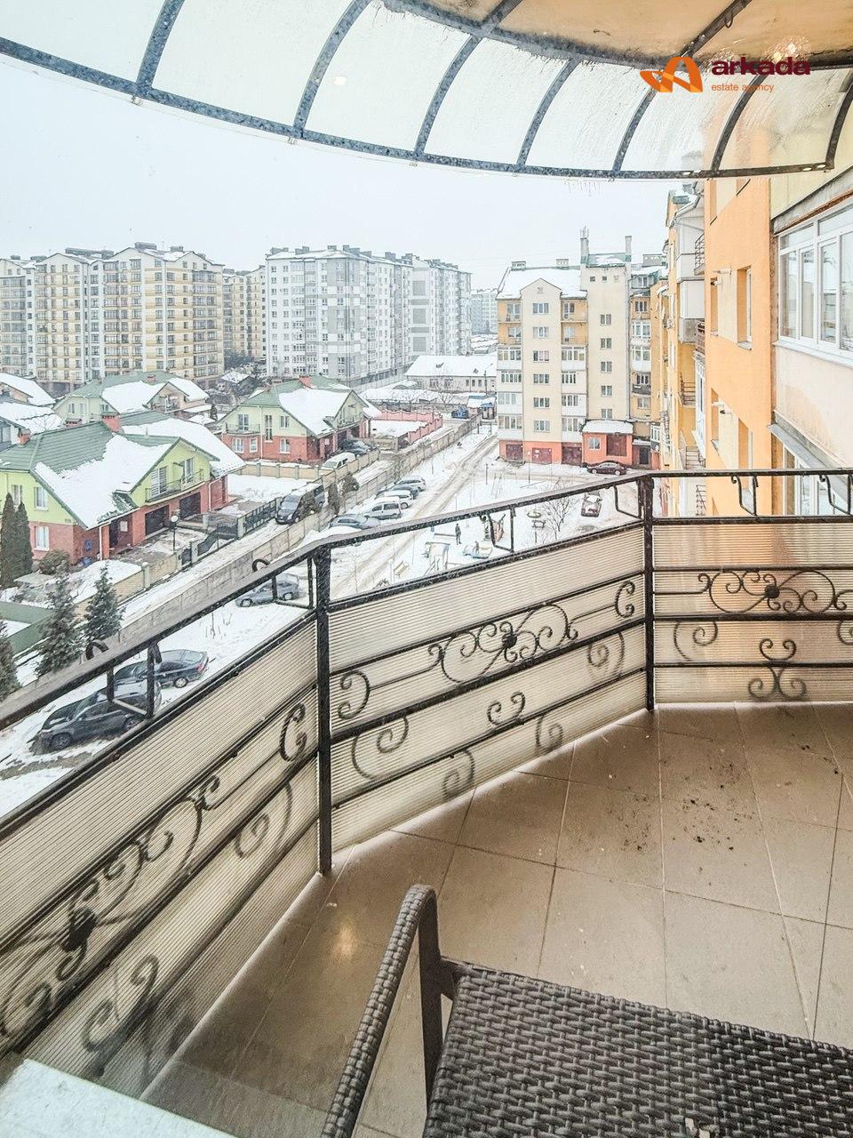 Продаж 4-кімнатної видової квартири, 108 м², район Довженка 1240 $ м2 в обжитій новобудові з закритим двором .