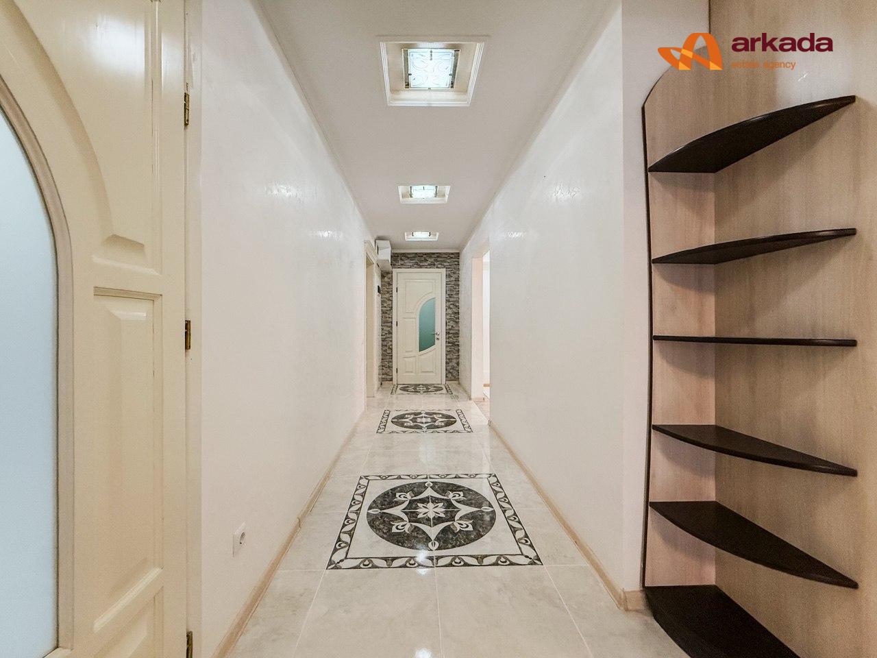 Продаж 4-кімнатної видової квартири, 108 м², район Довженка 1240 $ м2 в обжитій новобудові з закритим двором .