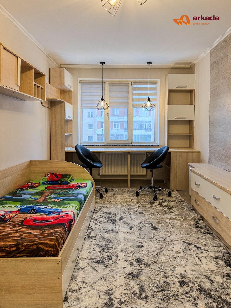 Продаж 4-кімнатної видової квартири, 108 м², район Довженка 1240 $ м2 в обжитій новобудові з закритим двором .