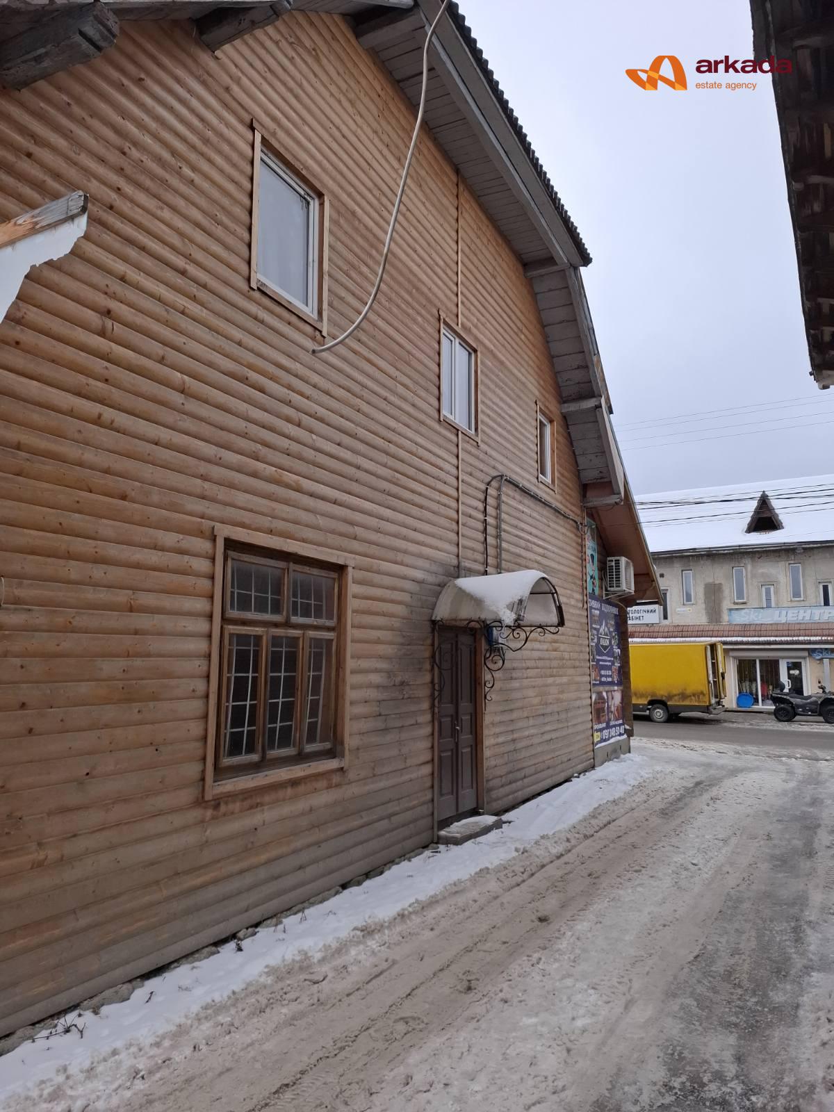 Продаю приміщення в центрі Ворохти біля дороги. 180м2.