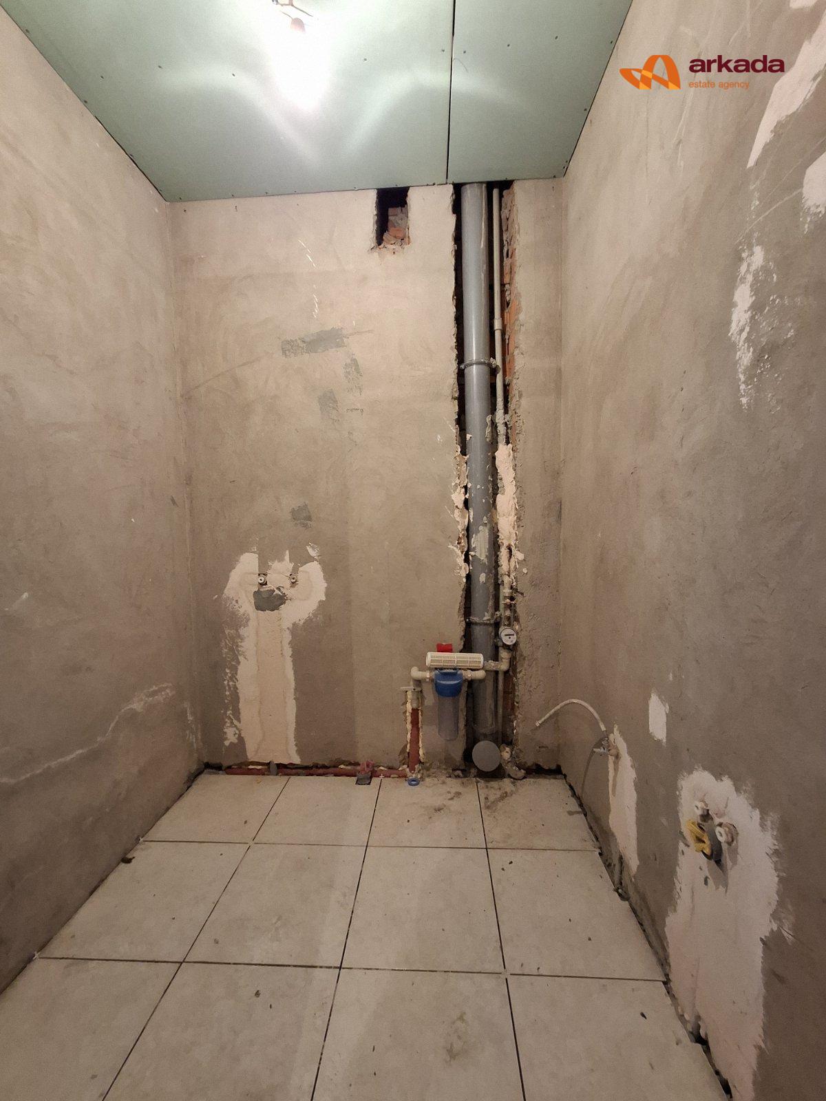 Продаю 1кімнатну квартиру біля річки. Газове опалення. Частковий ремонт. 43м2