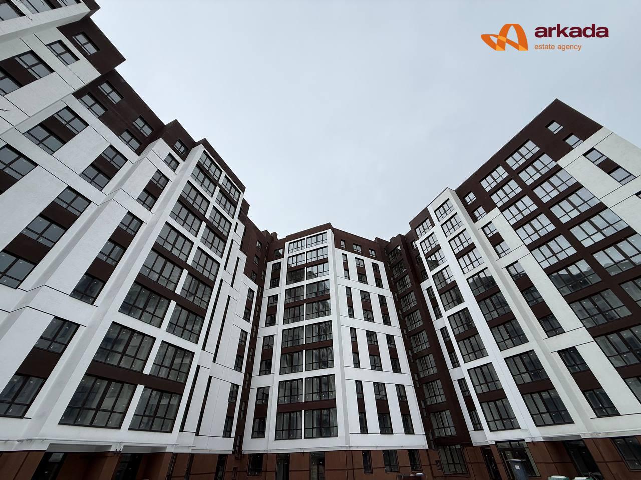 Трикімнатна квартира біля міського озера.