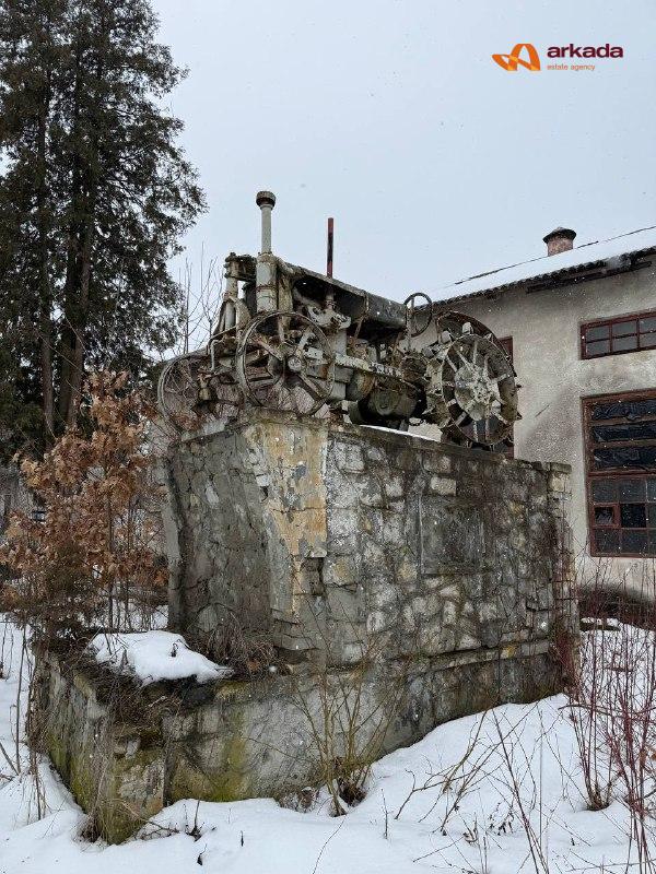 Пропонується до продажу масштабний виробничо-комерційний комплекс  в смт Богородчани.
