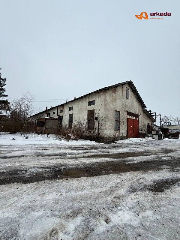 Пропонується до продажу масштабний виробничо-комерційний комплекс  в смт Богородчани.