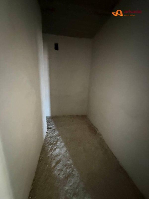 Трикімнатна квартира біля міського озера.