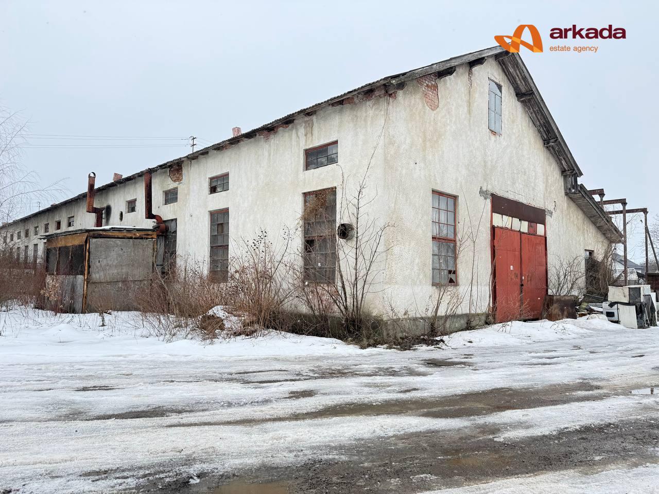 Пропонується до продажу масштабний виробничо-комерційний комплекс  в смт Богородчани.