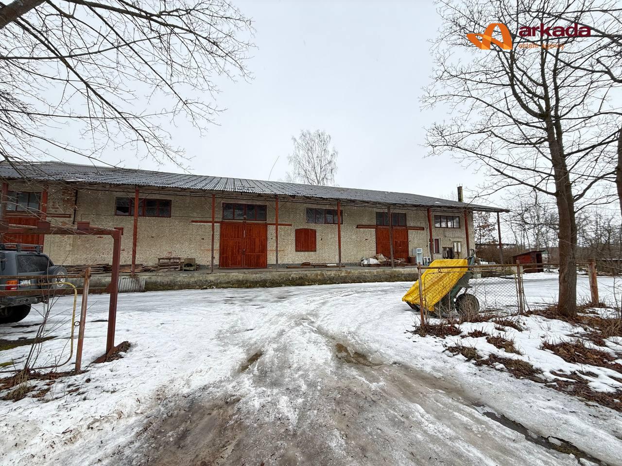 Пропонується до продажу масштабний виробничо-комерційний комплекс  в смт Богородчани.